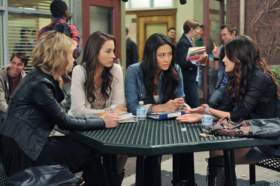 The cast of "Pretty Little Liars" in a scene