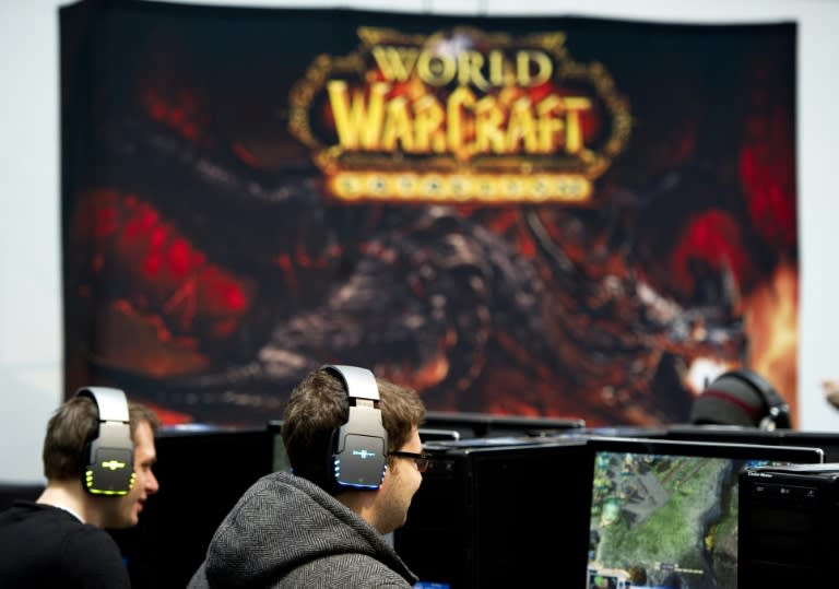 Des jeunes jouent en ligne à "World of Warcraft" à Hanovre le 3 mars 2011 (JOHANNES EISELE)
