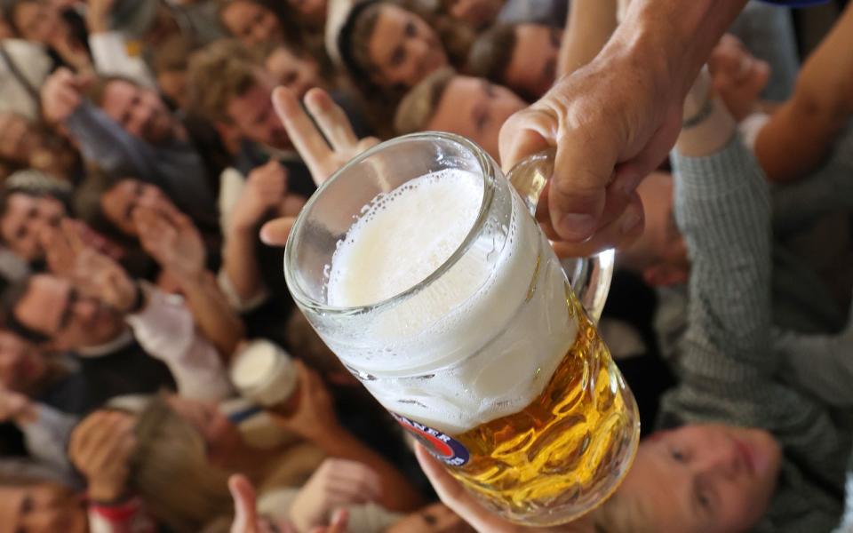 Endlich wieder Wiesn: Auch in diesem Jahr werden es viele nicht erwarten können. (Bild: 2022 Getty Images/Alexandra Beier)