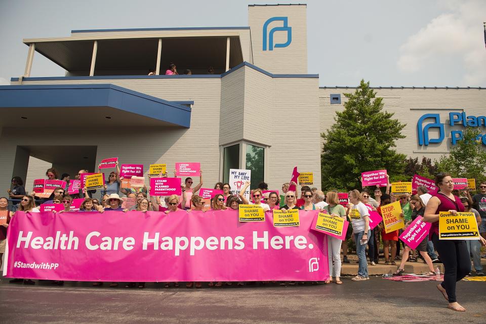 <h1 class="title">Missouri's Only Abortion Clinic Could Close Tonight, State Refusing To Renew Its License</h1><cite class="credit">Photo: Getty Images</cite>