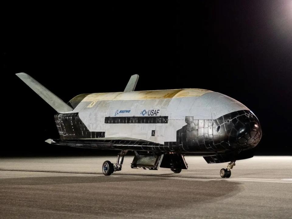 Das Raumflugzeug X-37B kehrt von einem Testflug zurück. Das chinesische Raumflugzeug ist nicht abgebildet, es handelt sich um ein Symbolfoto.  - Copyright: Staff Sgt. Adam Shanks/US Space Force