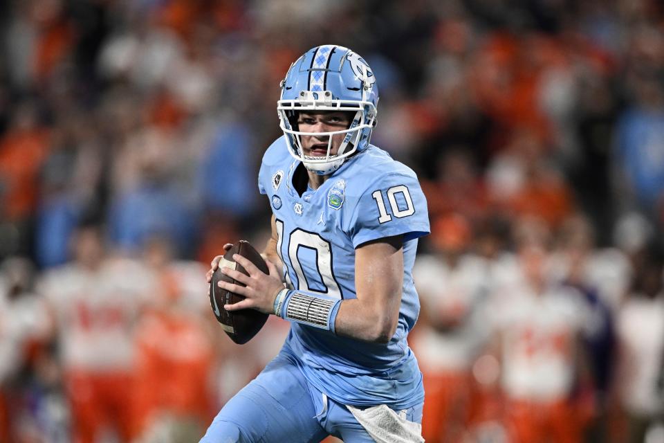 CHARLOTTE, NORTH CAROLINA - DECEMBER 03: Drake Maye #10 of the North Carolina Tar Heels runs the ball against the Clemson Tigers in the second quarter during the ACC Championship game at Bank of America Stadium on December 03, 2022 in Charlotte, North Carolina. (Photo by Eakin Howard/Getty Images)