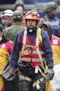 <p>MEX25. CIUDAD DE MÉXICO (MÉXICO), 25/09/2017. Brigadas de rescate continúan con las labores de búsqueda bajo los escombros hoy, lunes 25 de septiembre de 2017, en el edificio colapsado de la avenida Álvaro Obregón de Ciudad de México (México). EFE/José Méndez </p>