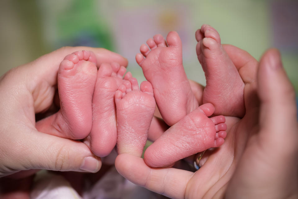 Alleinstehende Teenagerin bekam drei Kinder (Symbolbild: Getty Images) 