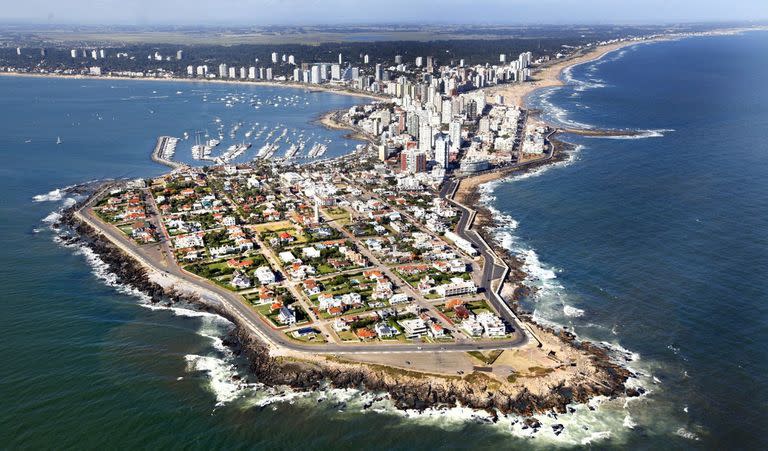 Entre el 60 y el 70% de los turistas que visitan Punta del Este en el verano son argentinos