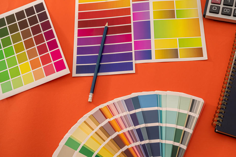 Normalerweise durchforstet Pantone für die Farbe des Jahres seinen Bestand - diesmal wurde eine vollkommen neue Nuance erschaffen (Symbolbild: Getty Images)