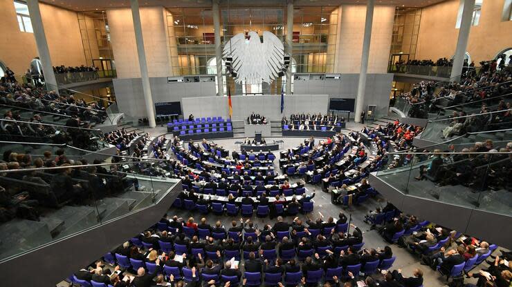 Das Parlament könnte nach der nächsten Bundestagswahl im Jahr 2021 auf mehr als 800 Abgeordnete anwachsen. Das wären über 200 Personen mehr als eigentlich vorgesehen. Foto: dpa