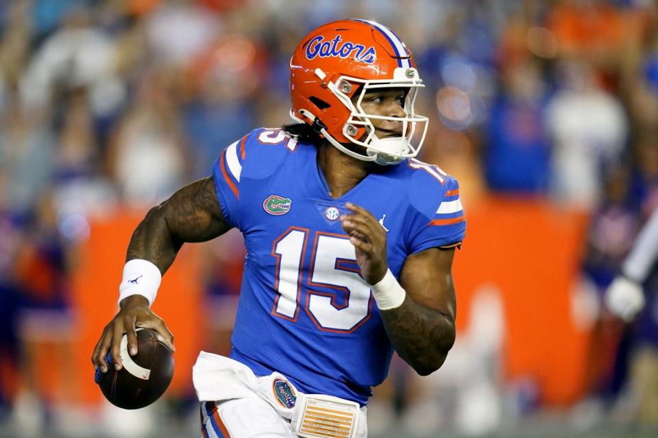 Florida quarterback Anthony Richardson looks for a receiver during the first half.