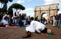 Muslims hold Friday prayers in front of the Colosseum in Rome, Italy October 21, 2016, to protest against the closure of unlicensed mosques. REUTERS/Tony Gentile