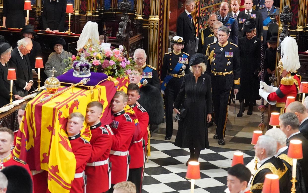 The coffin of Queen Elizabeth II is carried into Westminster Abbey - Dominic Lipinski