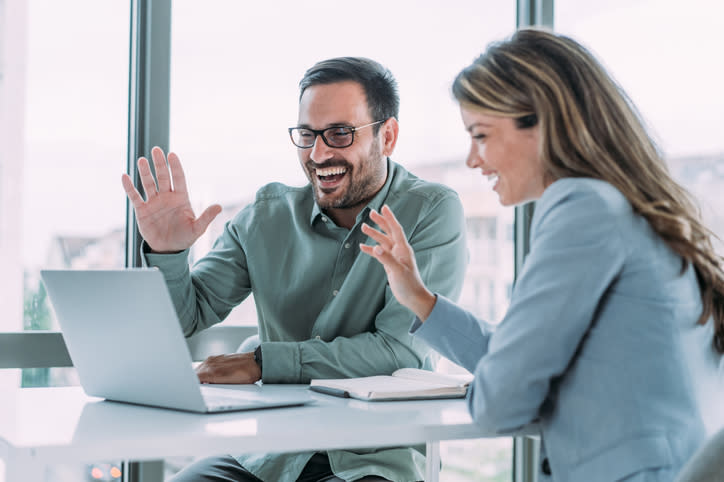 A client with his SEO trainer learning new skills