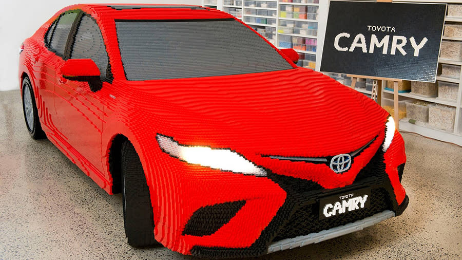 令人驚訝的細緻！超過50萬片樂高打造的Toyota Camry！