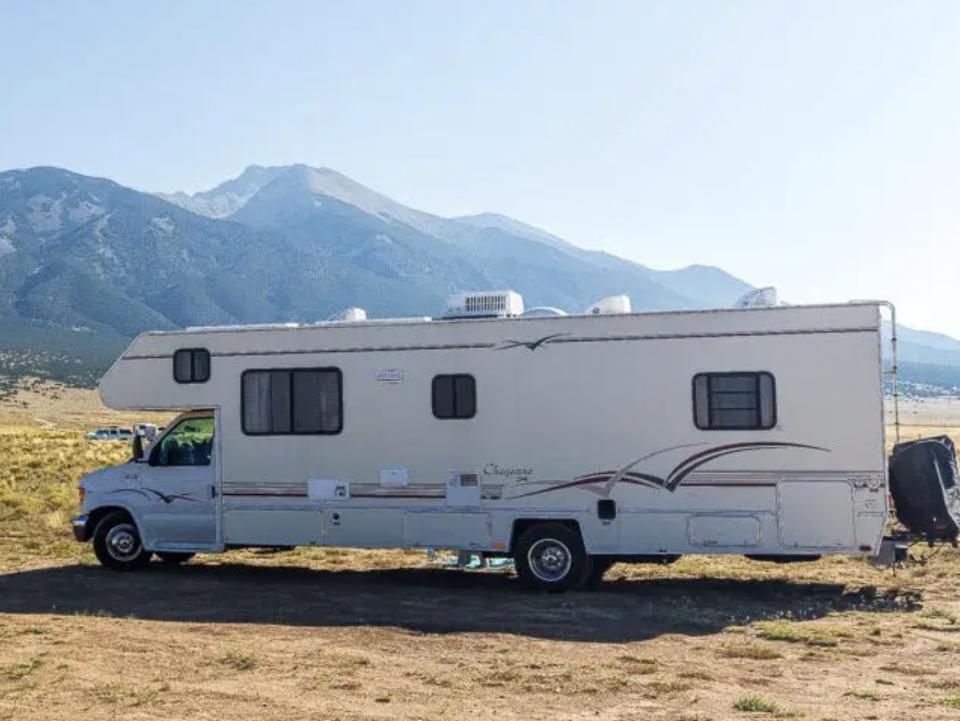 Das Wohnmobil des Paares ist viel größer als ihr früherer roter Truck Camper. - Copyright: Called to Wander