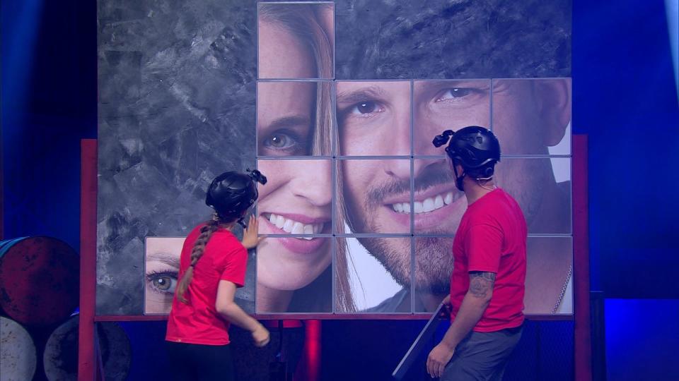 Im Finalspiel von "Das Sommerhaus der Stars" mussten die Paare ihre Qualitäten beim Puzzeln unter Beweis stellen.  (Bild: RTL)