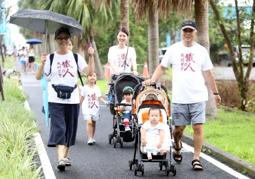 仝家加油團。中華民國鐵人三項協會／提供。