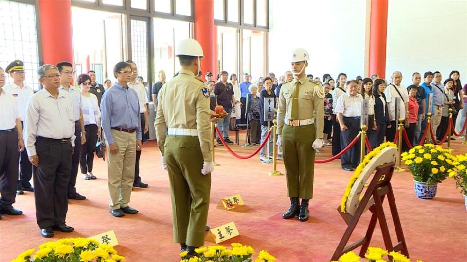 93軍人節秋祭，台北市長柯文哲全程開口唱國歌，緬懷國軍將士。