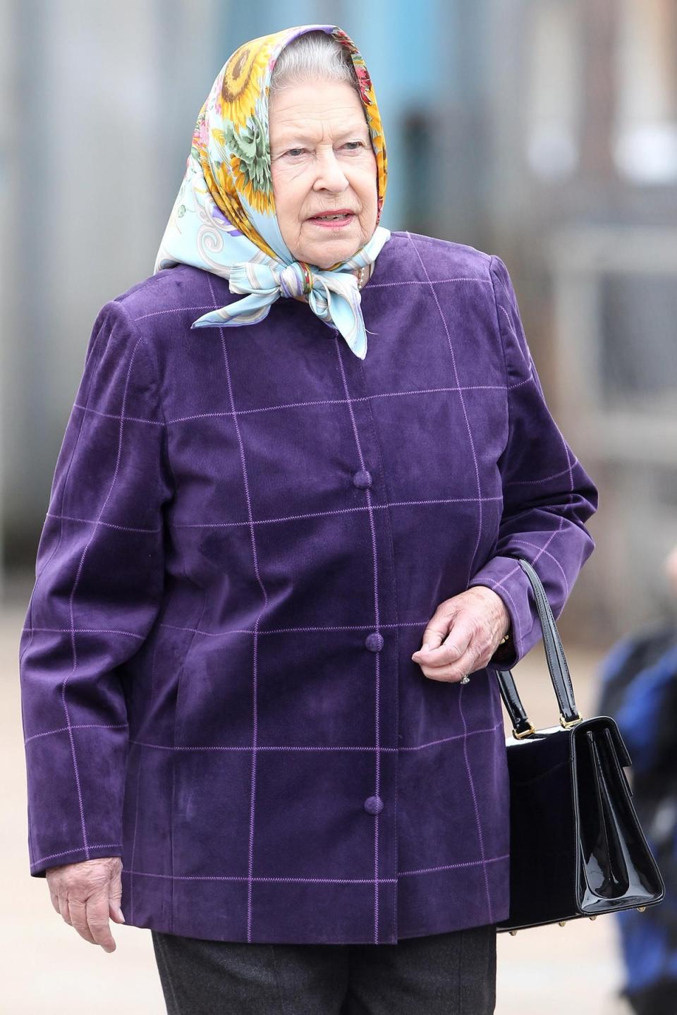 2010: The Queen wearing Ultra Violet (Getty Images)