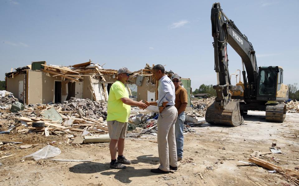 U.S. President Barack Obama greets residents during a visit to the tornado devastated town of Vilonia, Arkansas May 7, 2014. The tornadoes were part of a storm system that blew through the Southern and Midwestern United States earlier this week, killing at least 35 people, including 15 in Arkansas. Obama has already declared a major disaster in Arkansas and ordered federal aid to supplement state and local recovery efforts. (REUTERS/Kevin Lamarque)