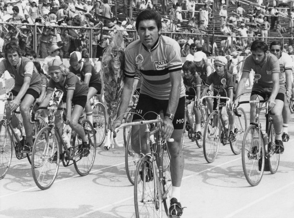 Der Belgier Eddy Merckx gewann im Laufe seiner Karriere bis zum Jahr 1978 insgesamt fünfmal die Tour de France und bis dahin darüber hinaus mehr Rennen als jeder andere Straßenradfahrer. 2003 wurde er zum größten Tour-Champion der Geschichte gewählt. (Bild: 2012 Getty Images/Central Press)