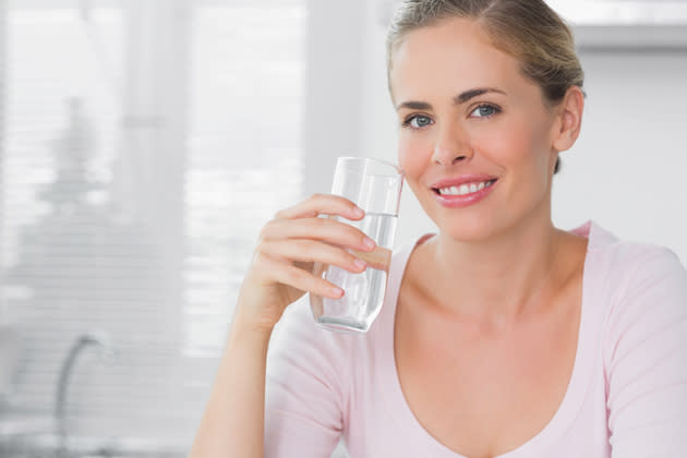 Das einfachste Anti-Aging Rezept: Mehr Wasser trinken (Symboldbild: thinkstock)