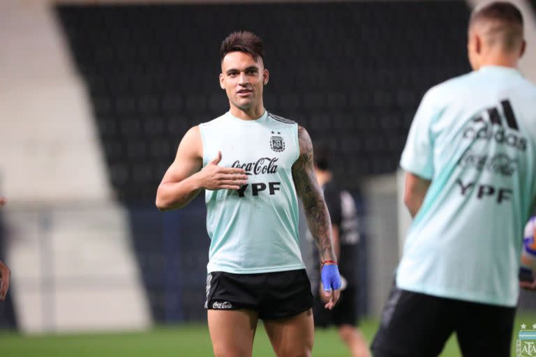 Lautaro Martínez, pleno, en el entrenamiento del viernes en San Pablo. El goleador tiene 15 tantos en 30 partidos en la selección