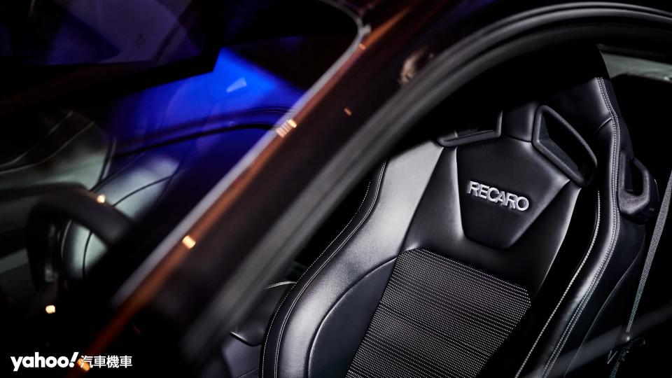 Ford Mustang 5.0 GT標配Recaro頂級跑車化座椅兼具卓越性能與相當突出的舒適感。