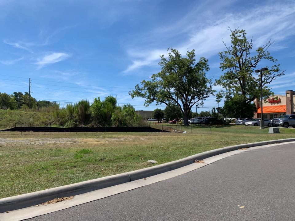 Developers are eyeing a vacant lot at the intersection of Market Street and Birchwood Drive for a new 7-Eleven convenience store, gas station and car wash in Wilmington.