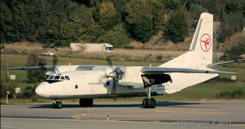 俄羅斯一架安托諾夫An-26運輸機傳出墜機，圖為同型號之運輸機。（圖／翻攝自YouTube）