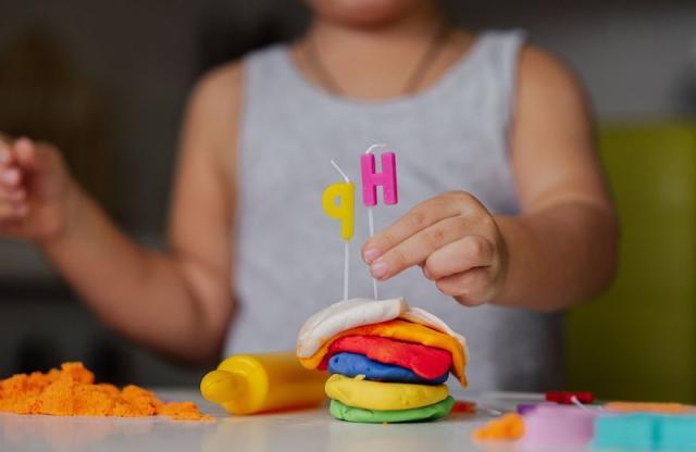 Petits gâteaux en pâte à modeler