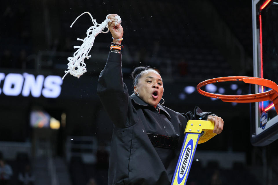 Head coach Dawn Staley of the South Carolina Gamecocks cuts down the net after beating the Oregon State Beavers in Albany, N.Y. (Andy Lyons / Getty Images)