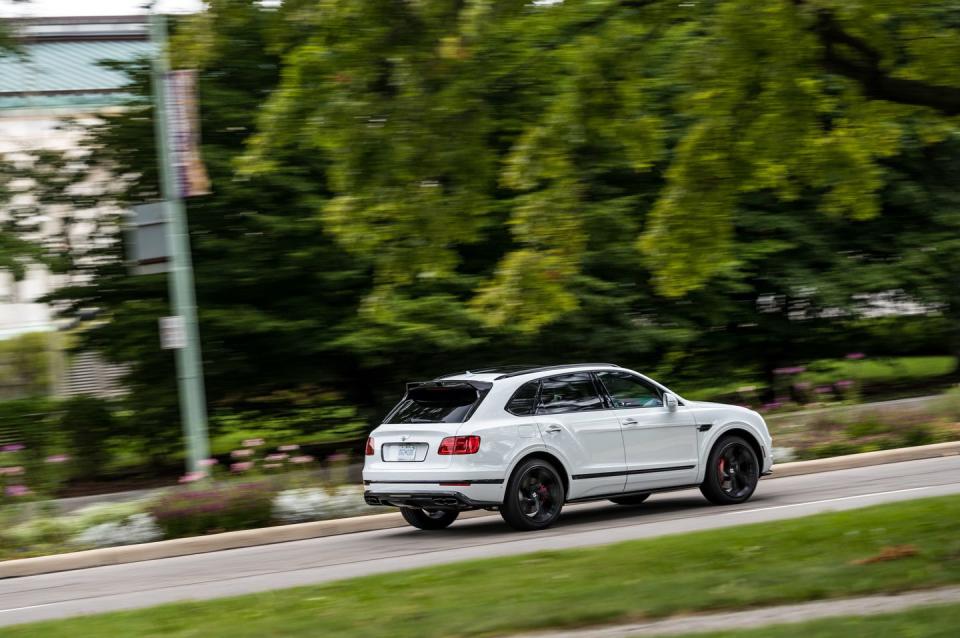 View Photos of the 2019 Bentley Bentayga V8