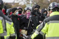 <p>Counterprotesters link arms while facing a wall of bike police outside of an Alt-Right organized free speech event on the Boston Common on Nov. 18, 2017, in Boston, Mass. (Photo: Scott Eisen/Getty Images) </p>