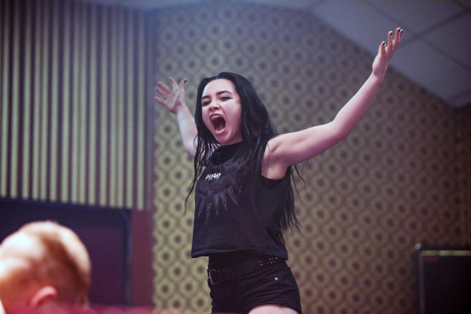 Florence Pugh gets ready to wrestle