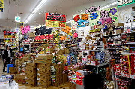 Shoppers browse products at Japanese discount retailer Don Quijote Holdings' store in Tokyo, Japan, June 18, 2018. Picture taken on June 18, 2018. REUTERS/Kim Kyung-Hoon