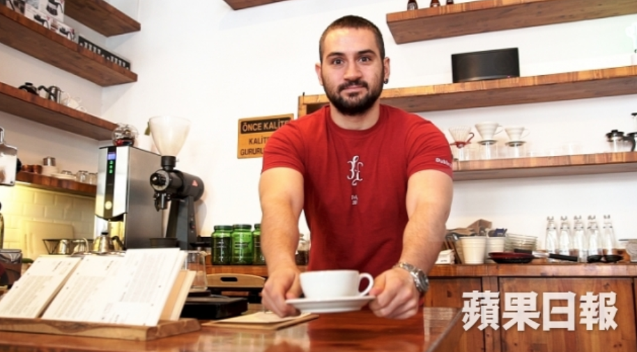 Nisan，伊斯坦堡人，又是兩屆咖啡冠軍，曾到過都柏林、首爾等地方參賽。