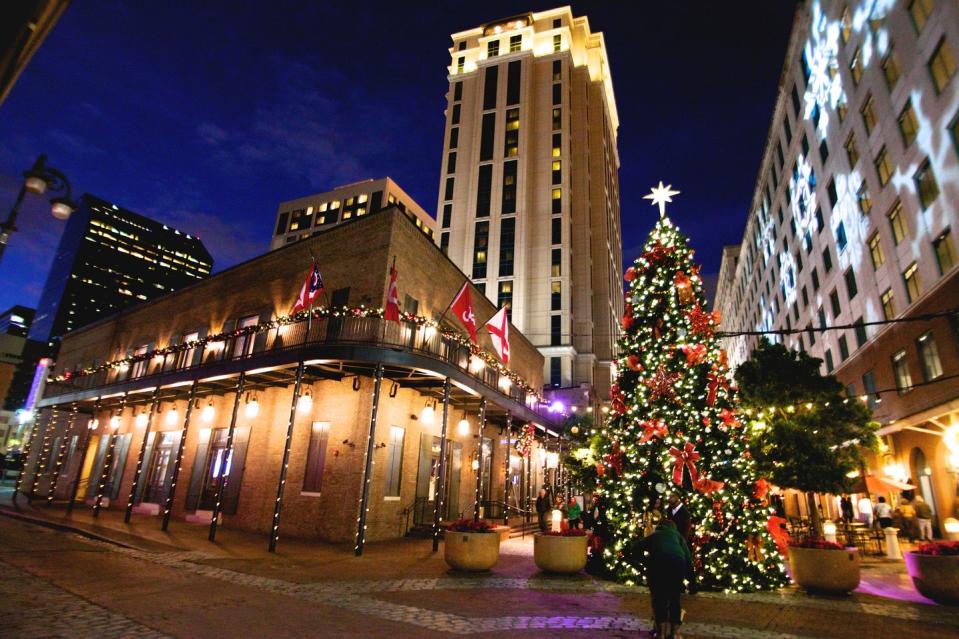 Louisiana: Fulton Street Christmas Tree