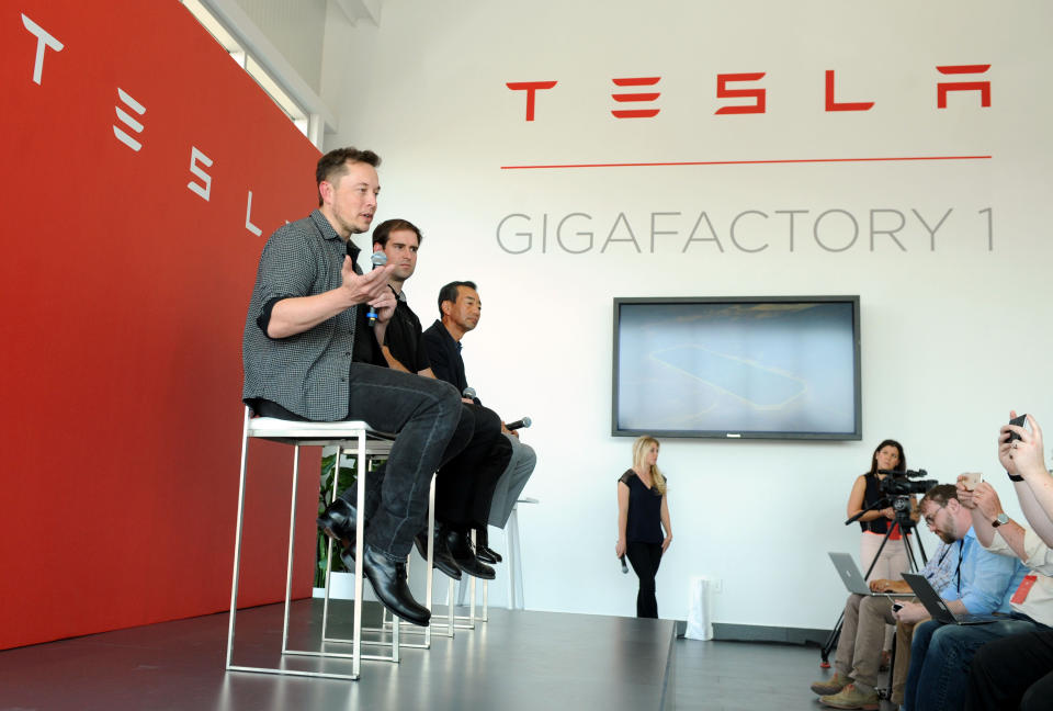 L-R: Tesla Chief Executive Elon Musk, Tesla Chief Technical Officer JB Straubel and Yoshi Yamada senior advisor from Panasonic participate in a news conference at the Tesla Gigafactory near Sparks, Nevada, U.S. July 26, 2016.  REUTERS/James Glover II