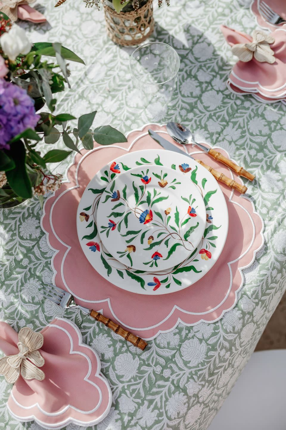 floral plate table setting