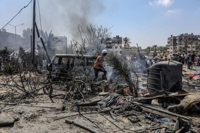 Palestinians inspect the damage after an Israeli airstrike on the Al-Mawasi camp for displaced Palestinians.  Abed Rahim Khatib/dpa