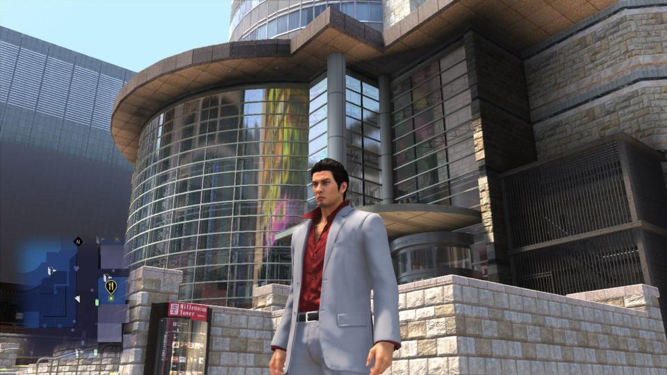 "Yakuza 6" ist eigentlich ein alter Hut. Für die PS4 erschien die japanische Mafia-Saga bereits 2018. Mit reichlich Verspätung kommt am 25. März die Adaption für PC und Xbox One. In "Song Of Life" will der "Drache von Dojima" eigentlich den Altersruhestand genießen, doch Kazuma Kiryu muss noch einmal zeigen, wer hier der Unterwelt-Boss ist. (Bild: Atlus/Koch Media)