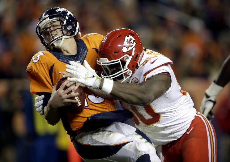 Justin Houston adds a new dimension to the Chiefs defense. (AP)