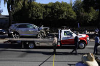 <p>"Woods stava viaggiando a una velocità superiore al normale al momento dell'incidente, l'auto ha colpito un cordolo e un albero", ha raccontato lo sceriffo della contea di Los Angeles Alex Vilanueva alla stampa. "Il veicolo si è ribaltato diverse volte. La strada in quel punto è in discesa e ha diverse curve, quella zona ha un'alta frequenza di incidenti". (AP Photo/Ashley Landis)</p> 