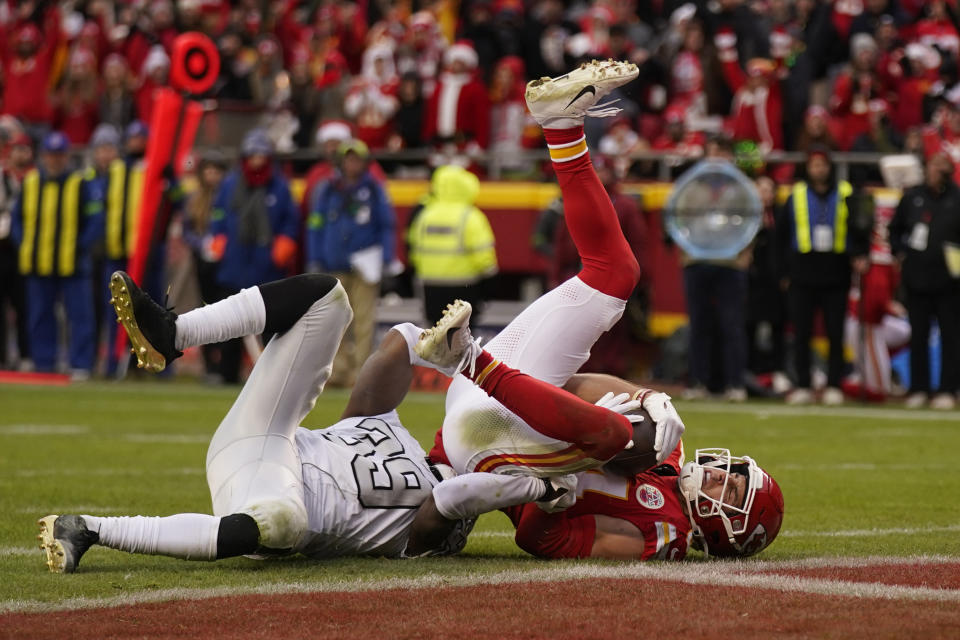 Kansas City Chiefs wide receiver Justin Watson, right, catches a touchdown pass as Las Vegas Raiders cornerback Nate Hobbs defends during the second half of an NFL football game Monday, Dec. 25, 2023, in Kansas City, Mo. (AP Photo/Charlie Riedel)