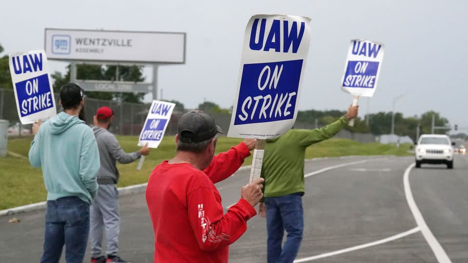 Striking United Auto Workers union members on the picket line in front of the General Motors Wentzville Assembly Plant in Wentzville, Missouri on the second day of the strike against GM, Ford and Stellantis. - Bill Greenblatt/UPI/Shutterstock