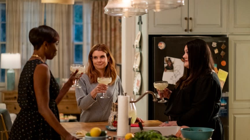  Heather Headley, JoAnna Garcia Swisher and Brooke Elliot as Helen Maddie and Dana Sue toasting in Sweet Magnolias 