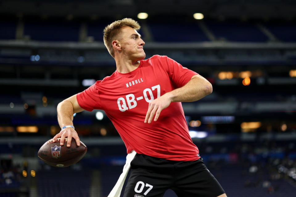 Bo Nix of Oregon participates in a drill during the NFL Combine at the Lucas Oil Stadium on March 2, 2024, in Indianapolis, Indiana. / Credit: Kevin Sabitus / Getty Images