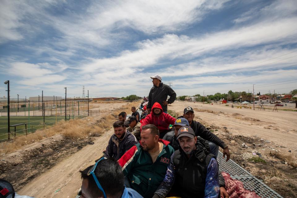 Hundreds of migrants arrived on train to Ciudad Juárez on April 24, 2024. The migrants said they boarded the train in the State of Mexico and used four different trains to arrive to the border city across from El Paso, Texas where they intend to cross in the next days.