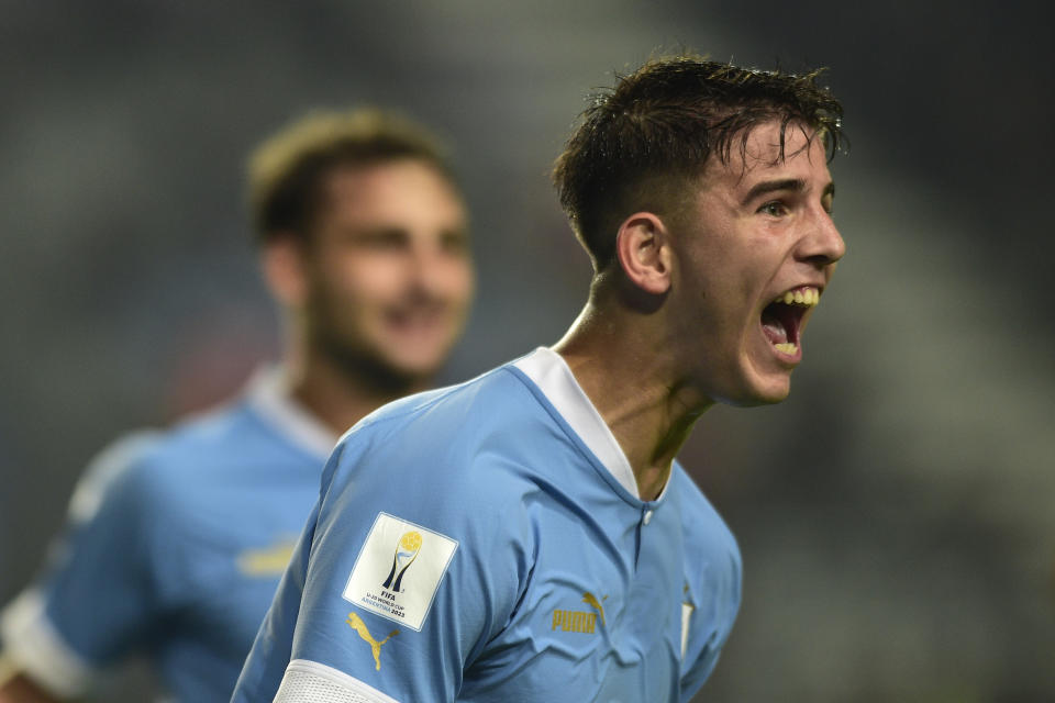 El defensor Facundo González de Uruguay celebra el tercer gol de su equipo ante Irak por el Grupo E del Mundial Sub20 en el estadio Diego Maradona de La Plata, Argentina, lunes 22 de mayo, 2023. (AP Foto/Gustavo Garello)