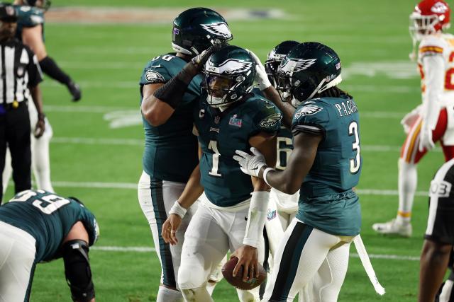 Patrick Mahomes, Kansas City limp into halftime of Super Bowl 2023 trailing  Philadelphia Eagles 