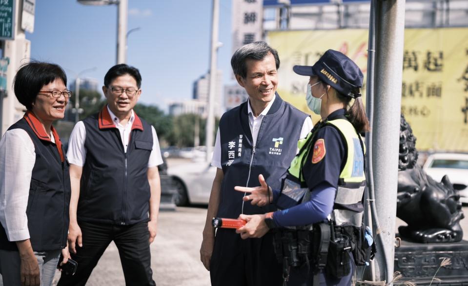 台北市警局長李西河視察內湖交通並慰勉員警辛勞。（圖／翻攝畫面）